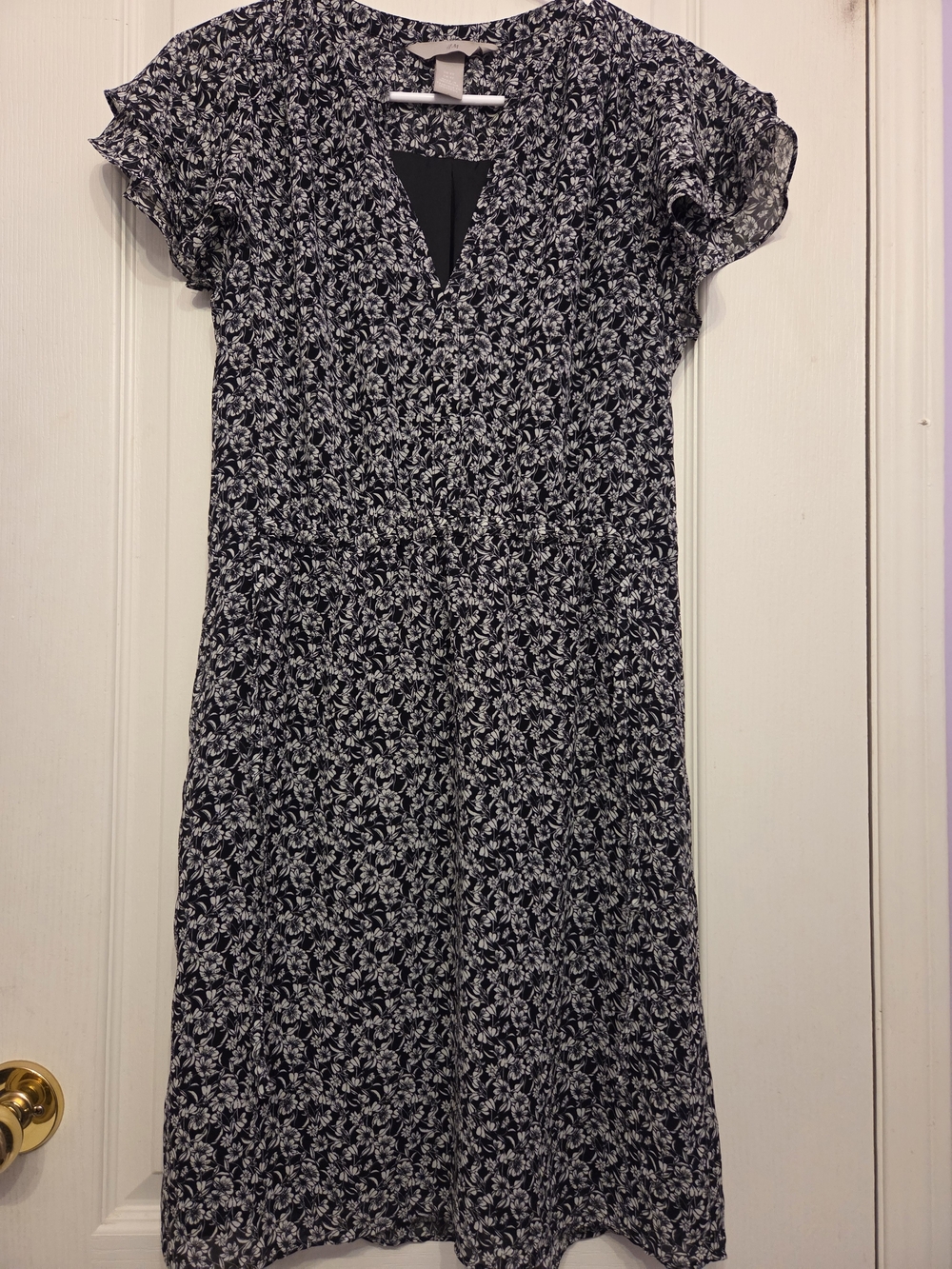 H &M Floral Short-Sleeve V-Neck Mini Dress in Black and White